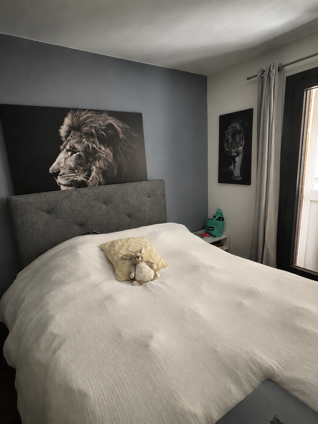 Avant : « Repeins ma chambre en rose »